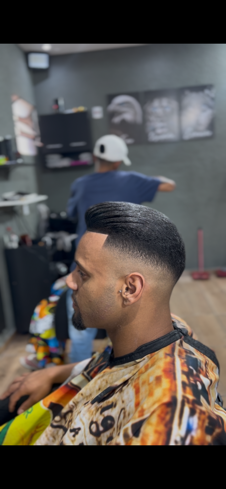 Corte masculino com penteado Mandrake