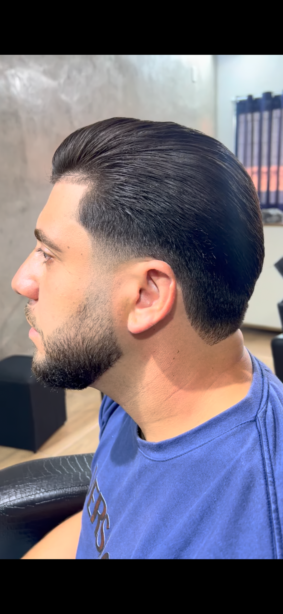 Taper fade social com barba alinhada